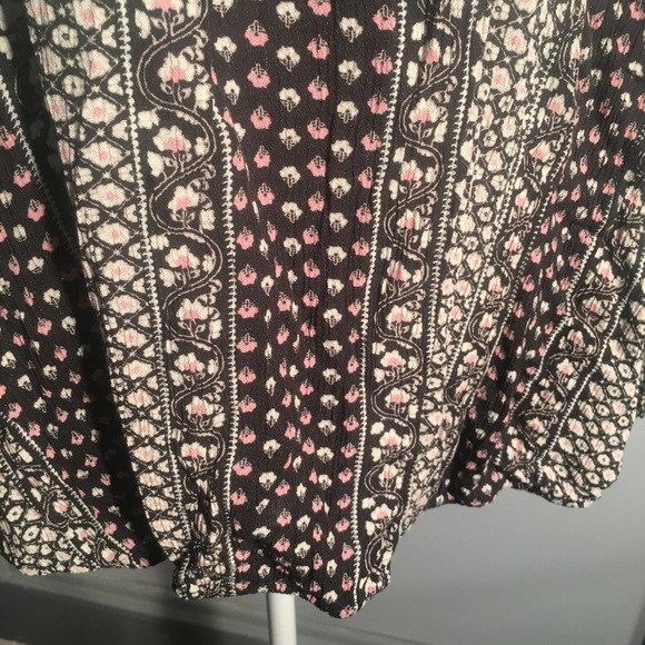 Torrid Blouse Size 3 - Picture 3 of 6